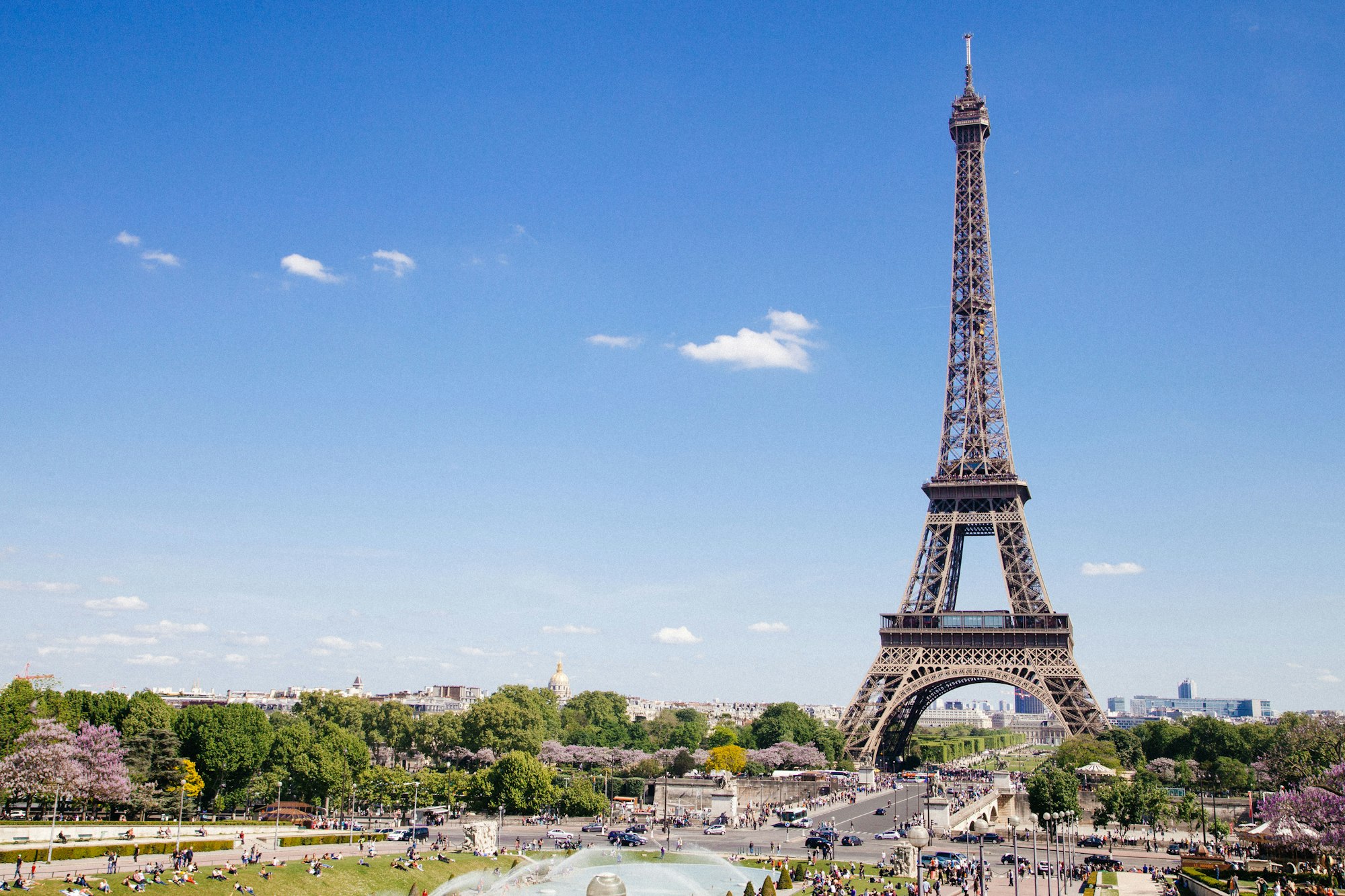Toits de Paris au crépuscule